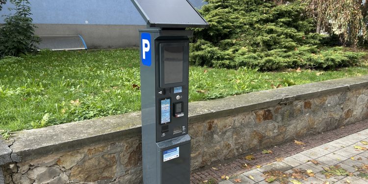 80 cyfrowych parkomatów. Trwa instalacja nowych urządzeń