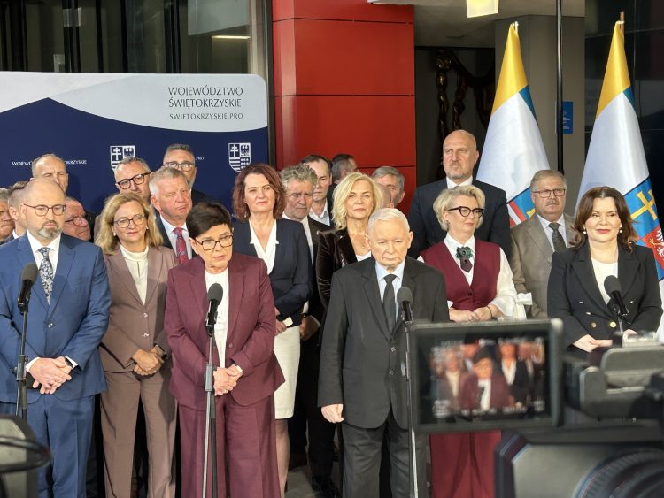Jarosław Kaczyński w Kielcach. „Obecny rząd przegrał rokowania o środki dla Polski”