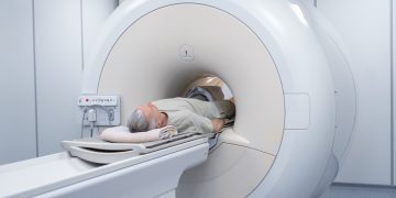 Rezonans magnetyczny w województwie świętokrzyskim: gdzie wykonać badanie i ile czeka się na termin?