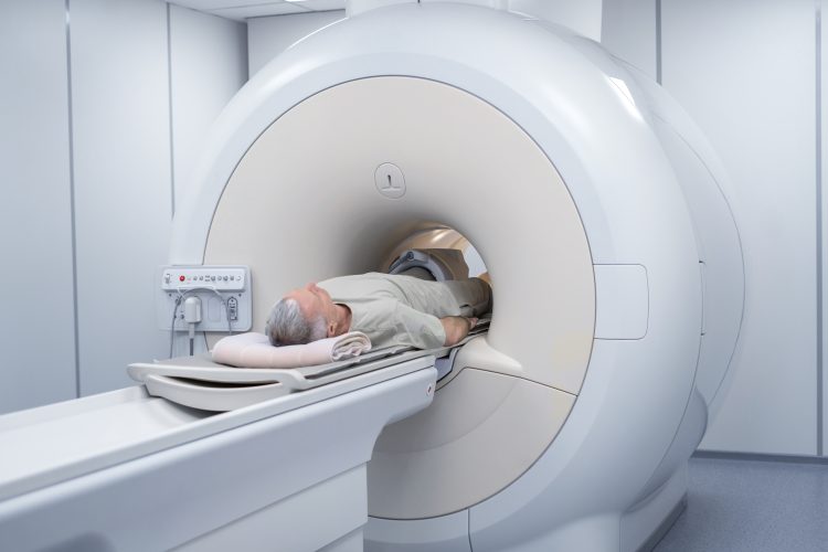 Rezonans magnetyczny w województwie świętokrzyskim: gdzie wykonać badanie i ile czeka się na termin?