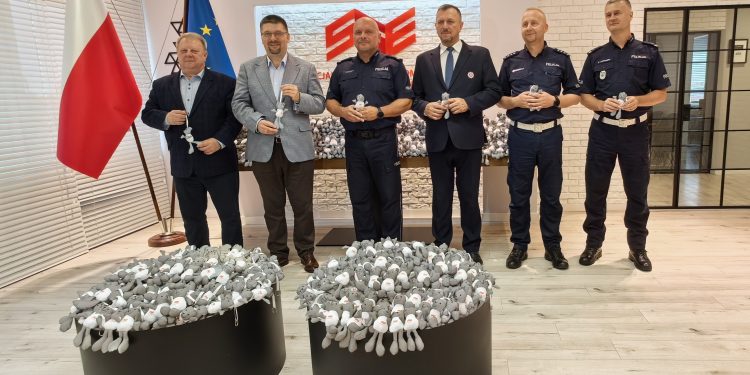 1300 odblaskowych misiów dla dzieci. SSE „Starachowice” wspiera bezpieczną drogę do szkoły