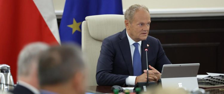 Szef MSWiA: policja zatrzymała mężczyznę, który groził premierowi i planował na niego atak