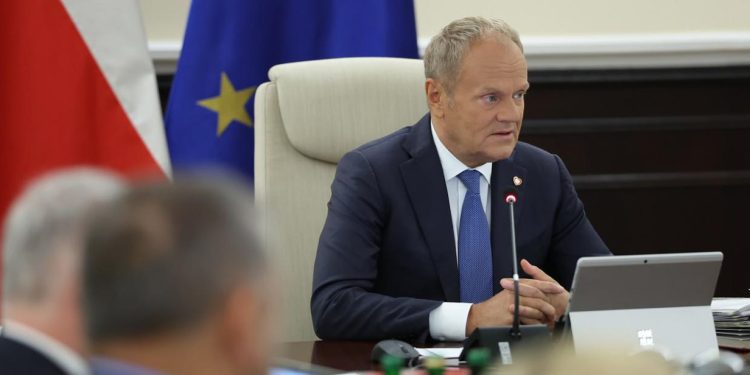 Szef MSWiA: policja zatrzymała mężczyznę, który groził premierowi i planował na niego atak