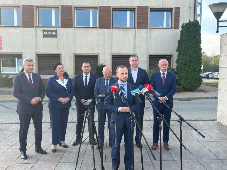 Samorządowcy podkieleckich gmin przeciw poszerzeniu Kielc