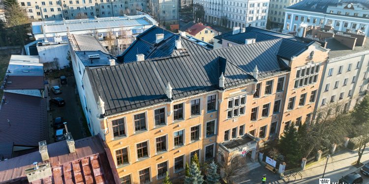 „Wszędzie lewactwo będzie pogonione”. Nauczyciel II LO im. Śniadeckiego obraża w sieci, dyrekcja: wyraz poglądów na sprawy publiczne