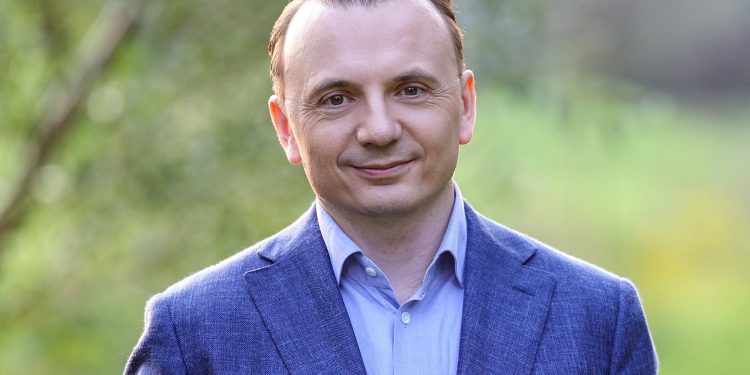 Exit Poll: Łukasz Gibała wygrywa wybory na prezydenta Krakowa