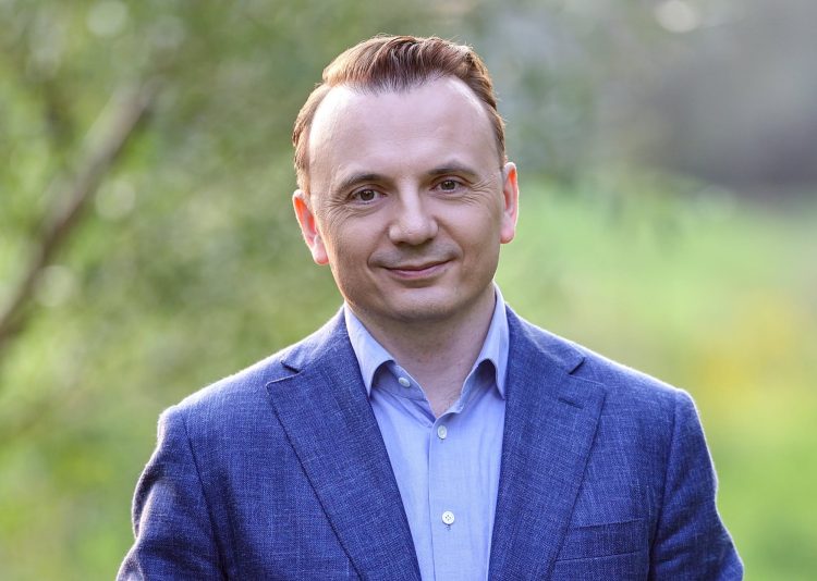 Exit Poll: Łukasz Gibała wygrywa wybory na prezydenta Krakowa