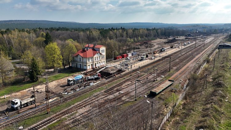 Zabezpieczone: Zmiany w ruchu przy kolejowej „ósemce” w Zachełmiu, Lekominie i Czerwonej Górce