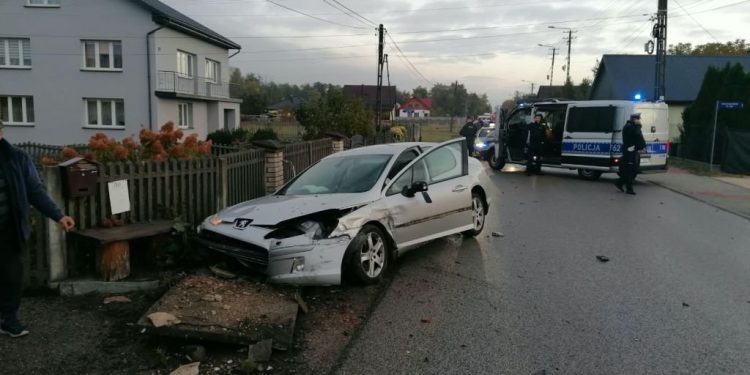 Policyjny pościg za 22-letnim kierowcą. Był poszukiwanym do odbycia kary