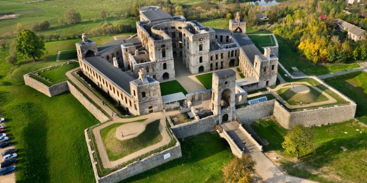 Krzyżtopór zwycięzcą Rankingu Polskich Zamków i Pałaców Magazynu Travelist